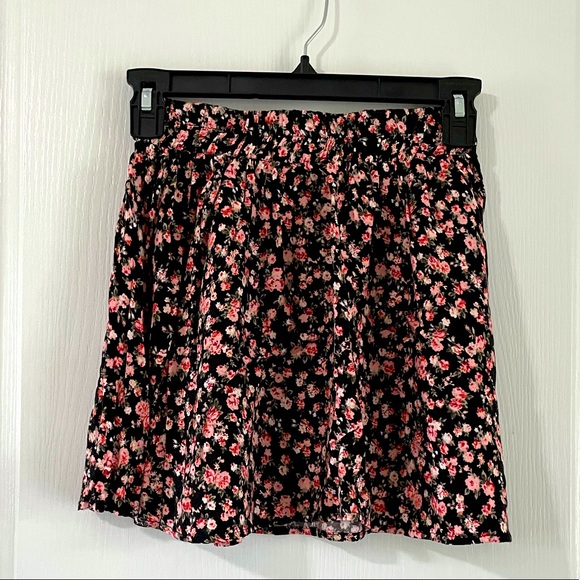 La Hearts Dresses & Skirts - LA Hearts Floral Mini Skirt Size XS